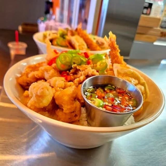 Yulingi (Fried Chicken Cold Salad).